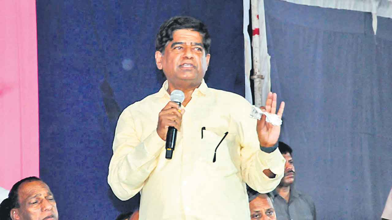 వరదలతోనే దెబ్బతిన్న మేడిగడ్డ పిల్లర్లు