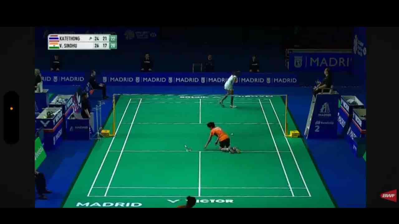 PV Sindhu: ఓట‌మి త‌ట్టుకోలేక.. రాకెట్‌ను నేల‌కేసి కొట్టిన పీవీ సింధు.. వీడియో