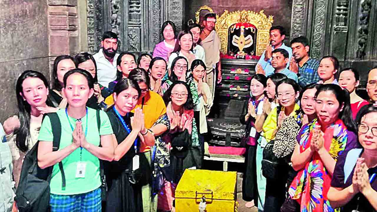 రామప్పలో వియత్నాం దేశస్తులు