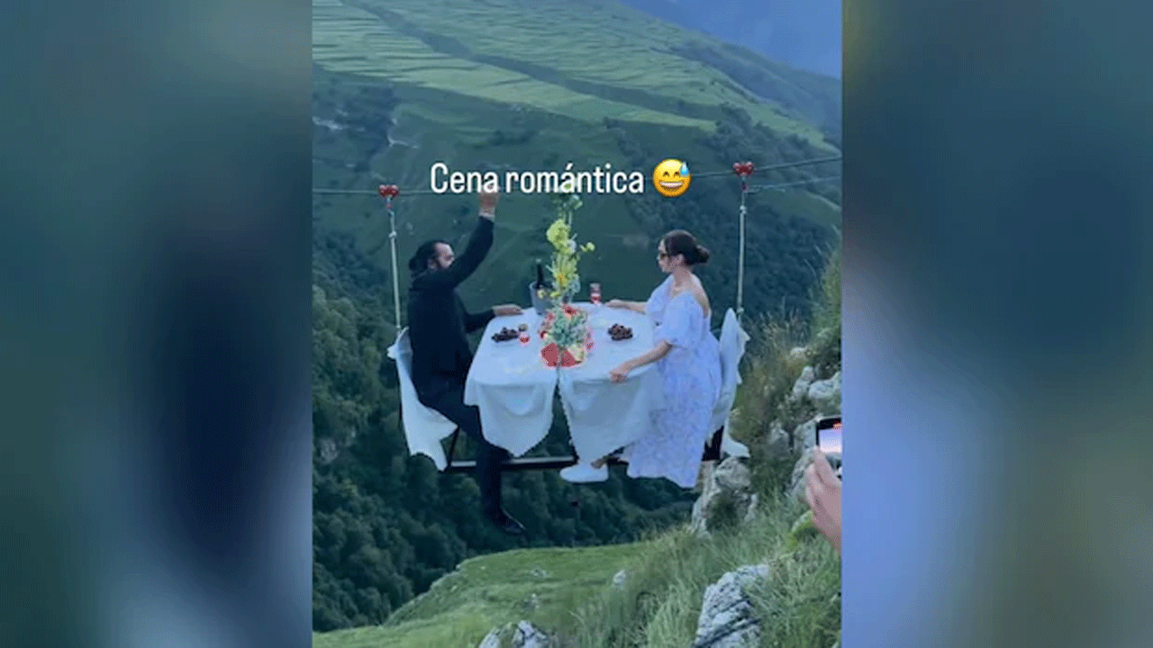 Couples Mid Air Dining | నెట్టింట వైర‌లవుతున్న జంట రొమాంటిక్ డిన్న‌ర్ వీడియో