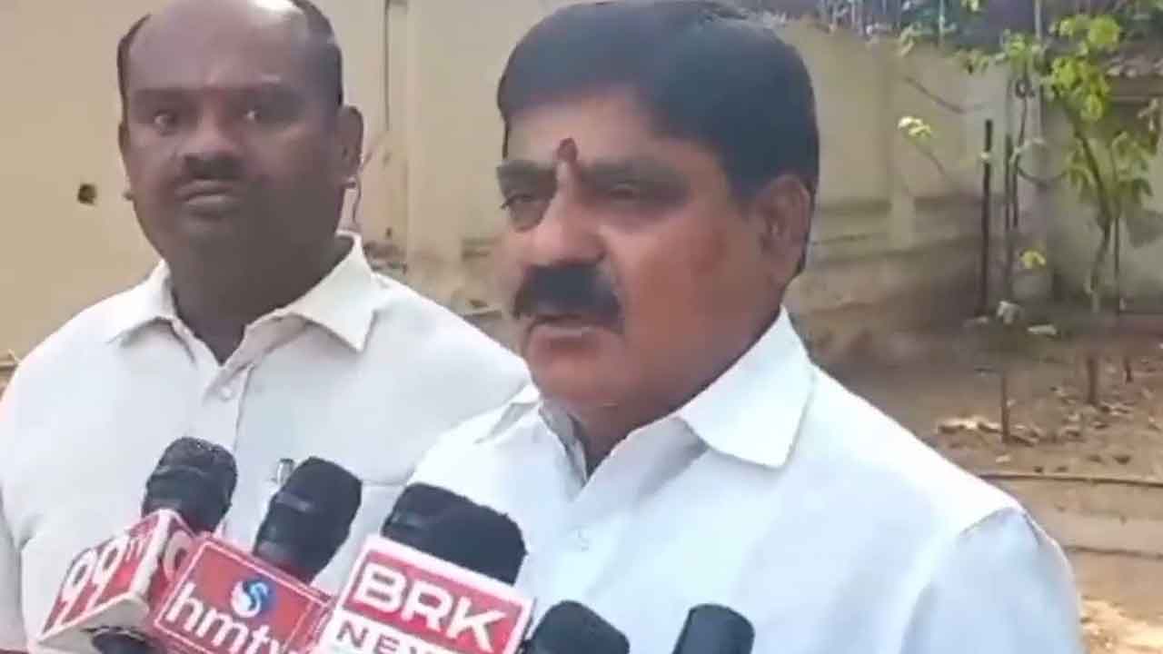 కేసీఆర్‌పై డీజీపీకి కాంగ్రెస్‌ ఫిర్యాదు