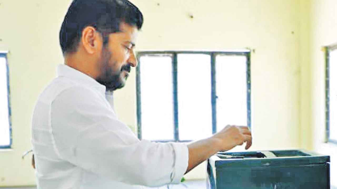 CM Revanth Reddy | అసైన్డ్ భూములకూ ప్రైవేటు ధర.. కొడంగల్లో రైల్వేలైన్, సిమెంట్ ఫ్యాక్టరీ: సీఎం రేవంత్రెడ్డి