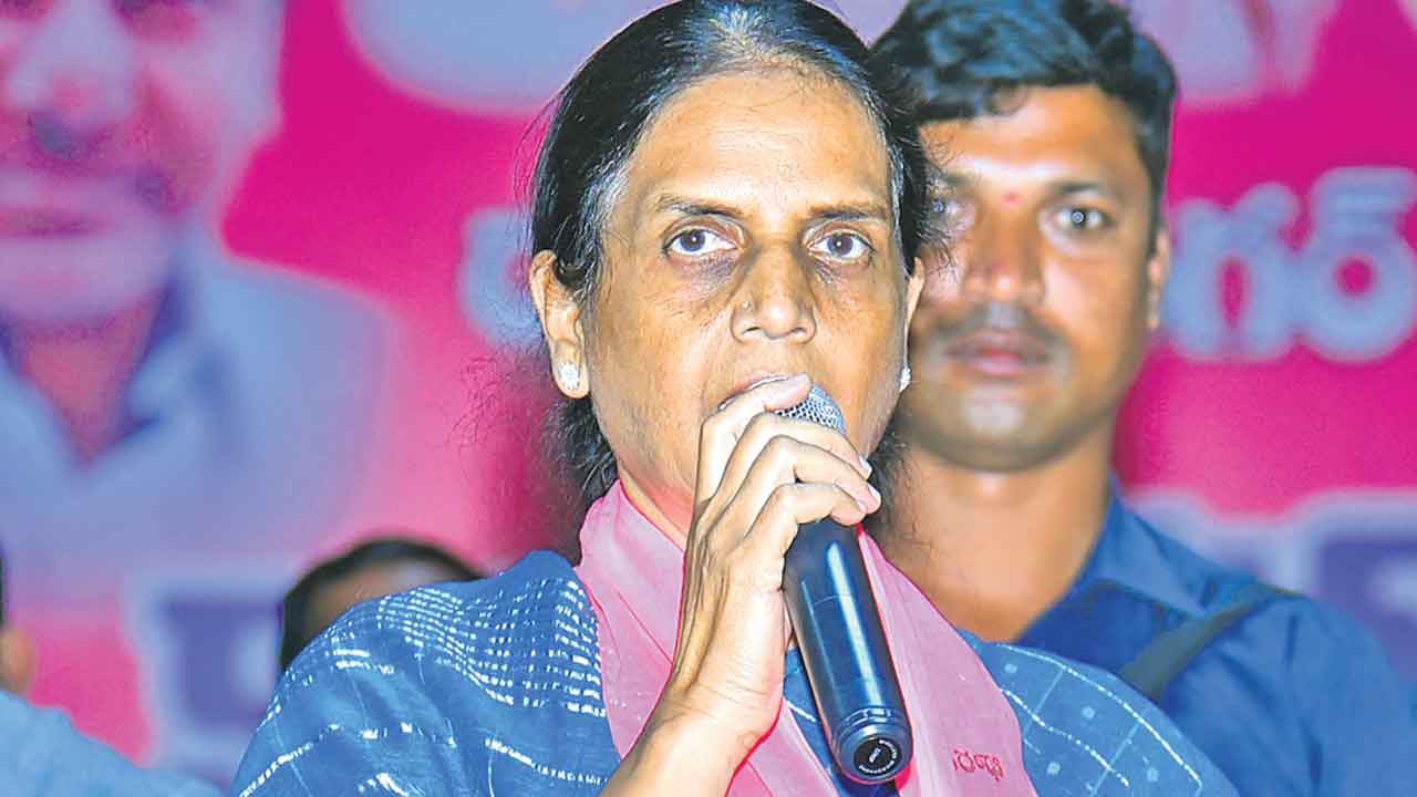 Sabitha Indra Reddy | అవకాశవాదులకు బుద్ధిచెప్పాలి.. విశ్వాస ఘాతకులను ప్రజలు నమ్మరు