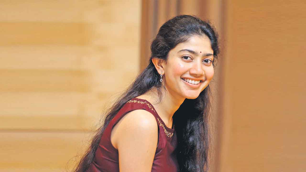 Sai Pallavi | తెలంగాణ యాసలో జెమ్ అనిపించుకున్న సాయి పల్లవి.. ఇప్పుడు ఆ యాసలో ఎలా మెప్పిస్తుందో!
