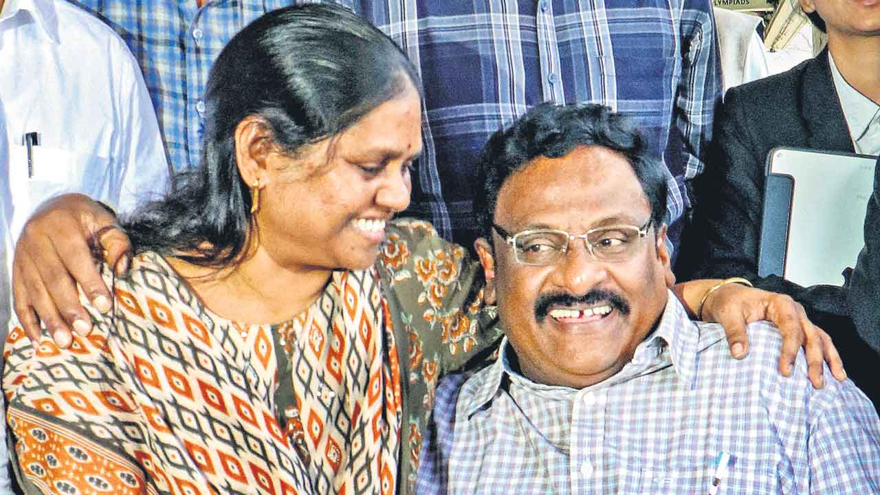 ప్రొఫెసర్‌ సాయిబాబా విడుదల