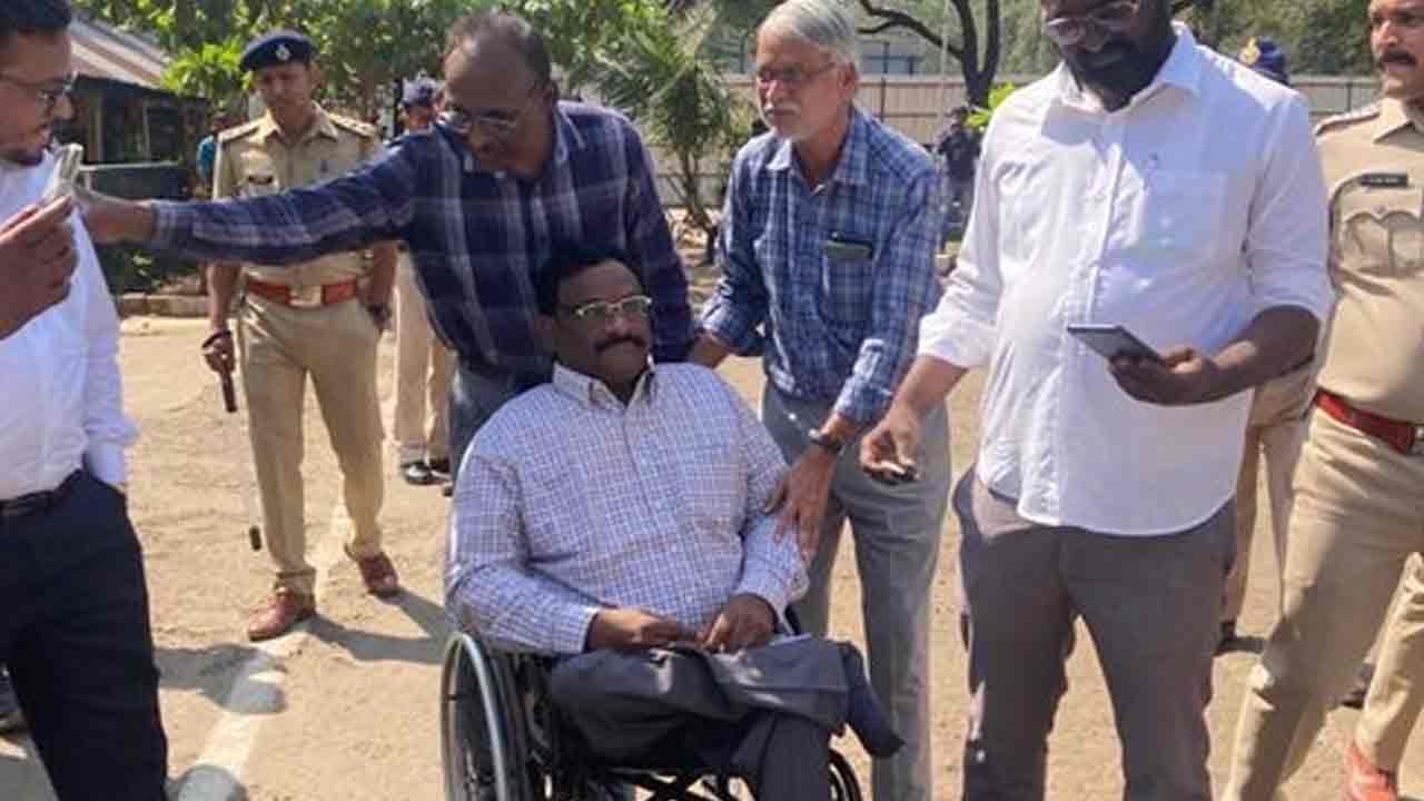 Professor Saibaba: నాగ‌పూర్ జైలు నుంచి రిలీజైన ప్రొఫెస‌ర్ సాయిబాబ‌