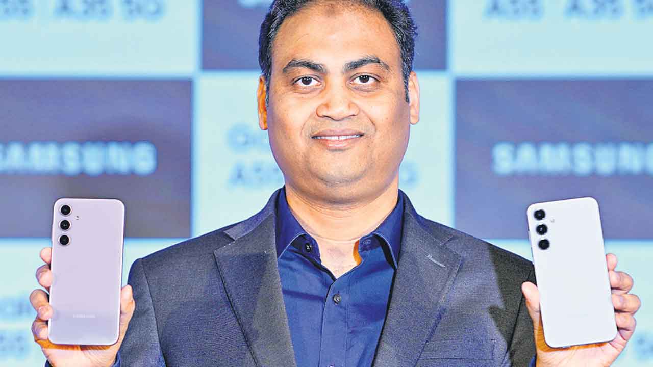 గెలాక్సీ సిరీస్‌లో నయా ఫోన్లు