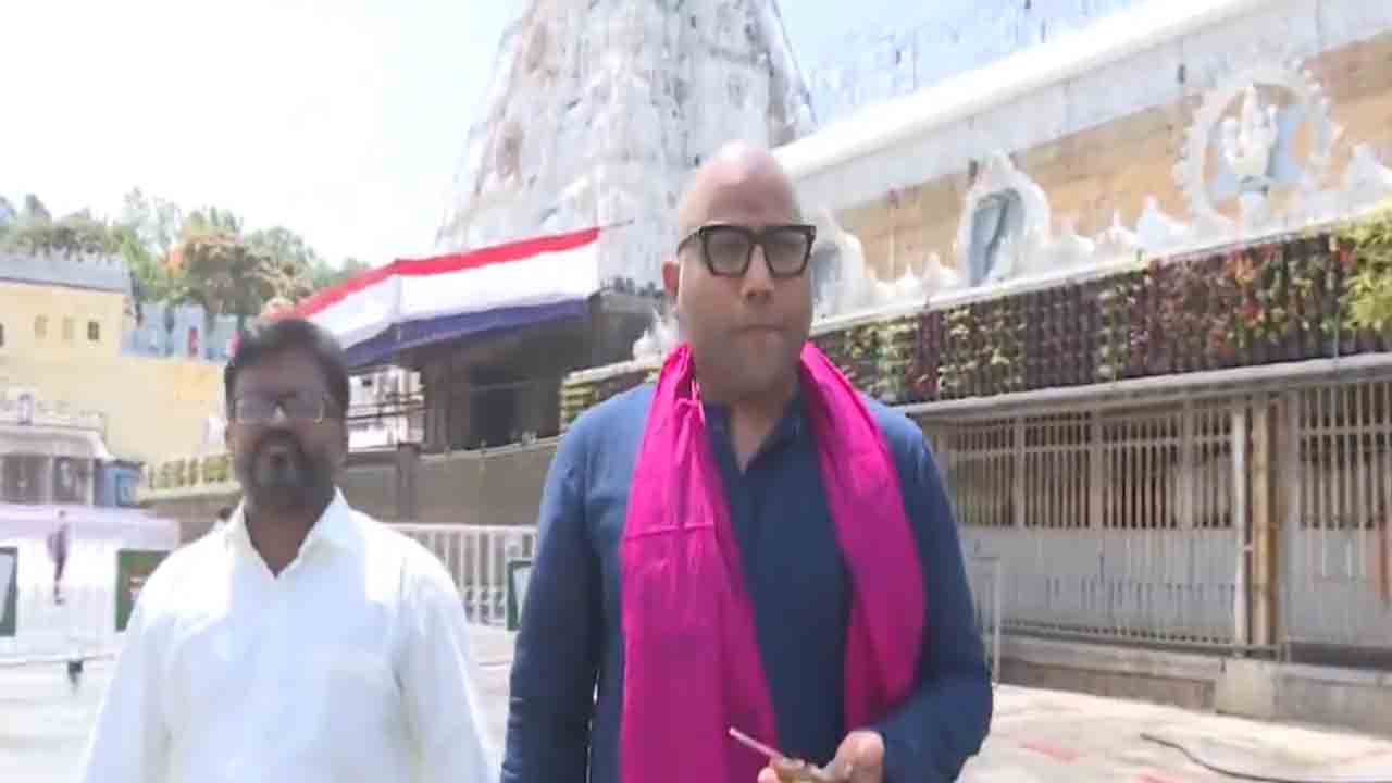 Sandeep Reddy Vanga | తిరుమ‌ల శ్రీవారిని ద‌ర్శించుకున్న ‘యానిమ‌ల్’ ద‌ర్శకుడు సందీప్ రెడ్డి వంగా