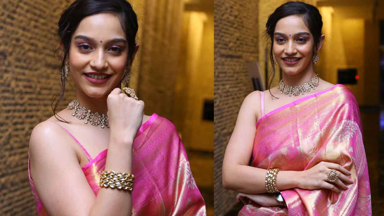 Anusri Tripathi | పట్టు చీరల్లో చందమామ..
