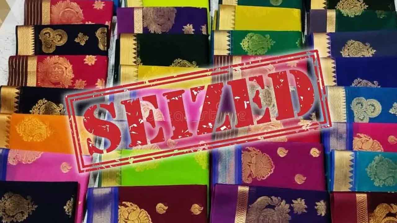 నిబంధనలు ఉల్లంఘించి చీరల తరలింపు.. పట్టివేత