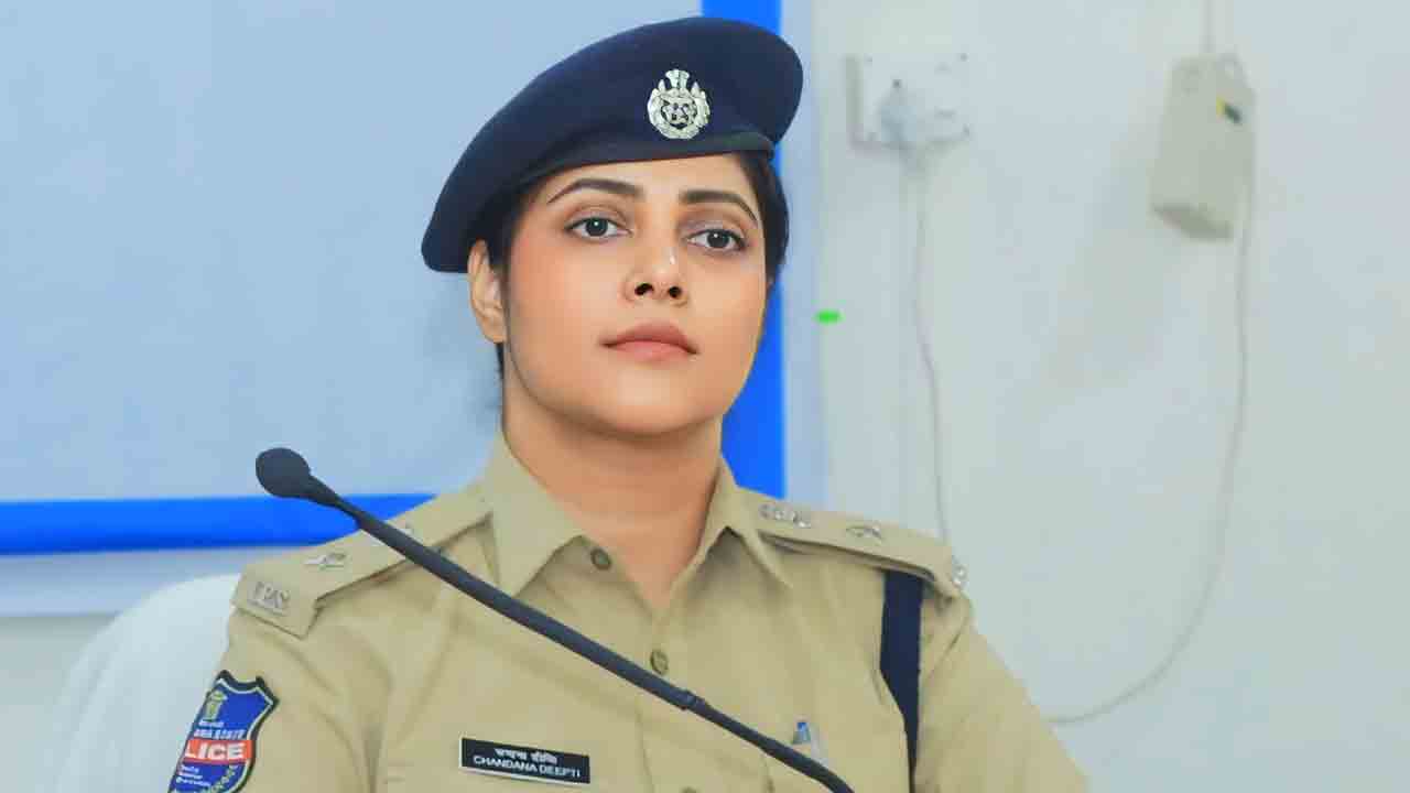 తుపాకులు పోలీస్‌ స్టేషన్లలో డిపాజిట్‌ చేయాలి