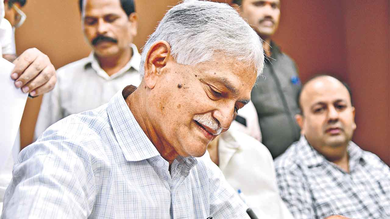 జర్నలిస్టులకు త్వరలో ఇండ్ల స్థలాలు