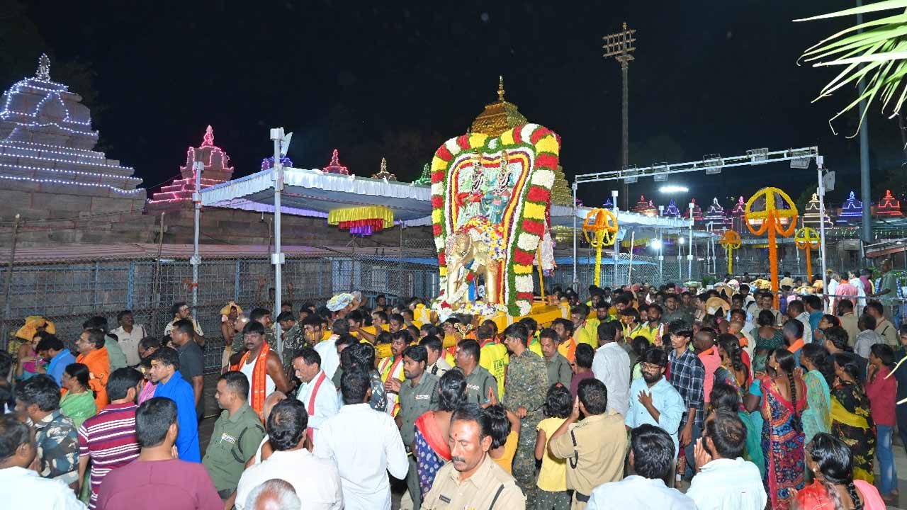 Srisailam | కన్నులపండువగా శ్రీశైల బ్రహ్మోత్సవాలు.. మల్లన్నకు గజవాహన సేవ