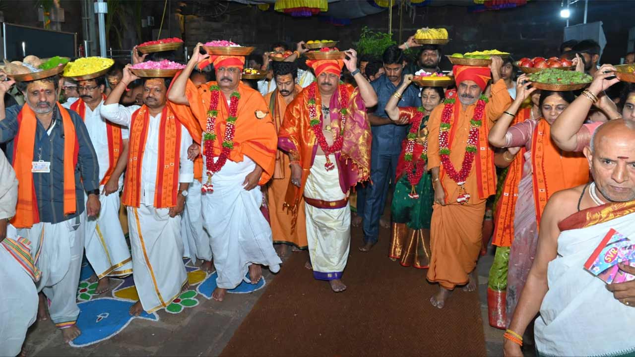 Srisailam | శ్రీశైల ఆదిదంపతులకు పట్టువస్ర్తాల సమర్పణ