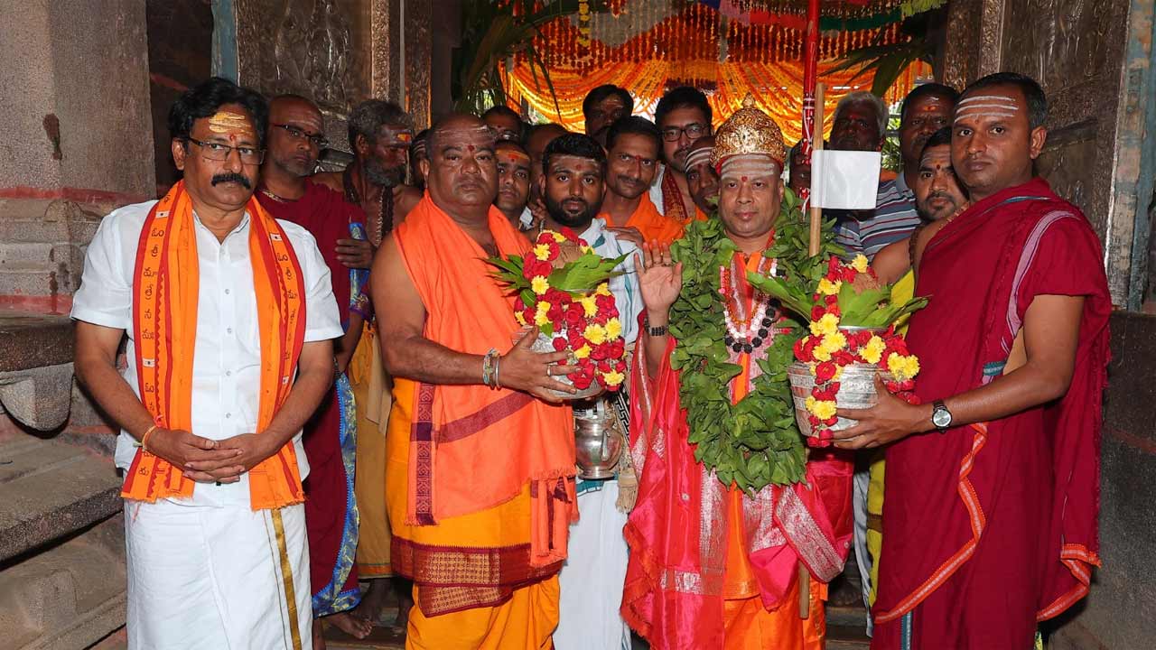 Srisailam | మల్లన్నను దర్శించుకున్న శ్రీశైలం పీఠాధిపతి