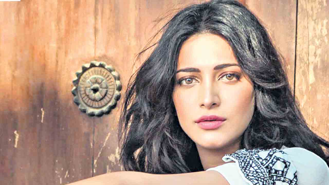 Sruthi Hassan | శృతి హాసన్ ఇంట్లో పూజలే చేయరా.. తొలిసారి పూజా విధానం చూసి షాకైన సలార్ బ్యూటీ
