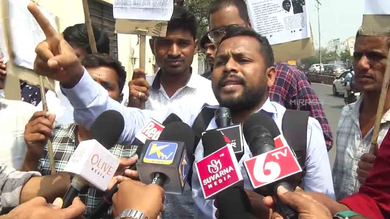 Gurukula Recruitment | జేఎల్‌ ఉద్యోగం కావాలా?.. గురుకుల ఉద్యోగాలపై బ్రోకర్ల బేరాలు