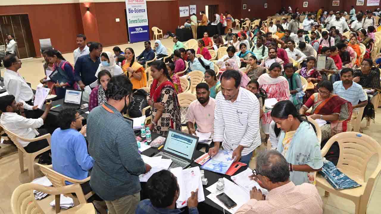 Gurukula Recruitment | పరేషాన్‌లో గురుకుల అభ్యర్థులు.. రేవంత్‌ సర్కారు రాజకీయ ఆకాంక్షలతో ఉపాధ్యాయ ఉద్యోగార్థుల ఆశయాలు బలి