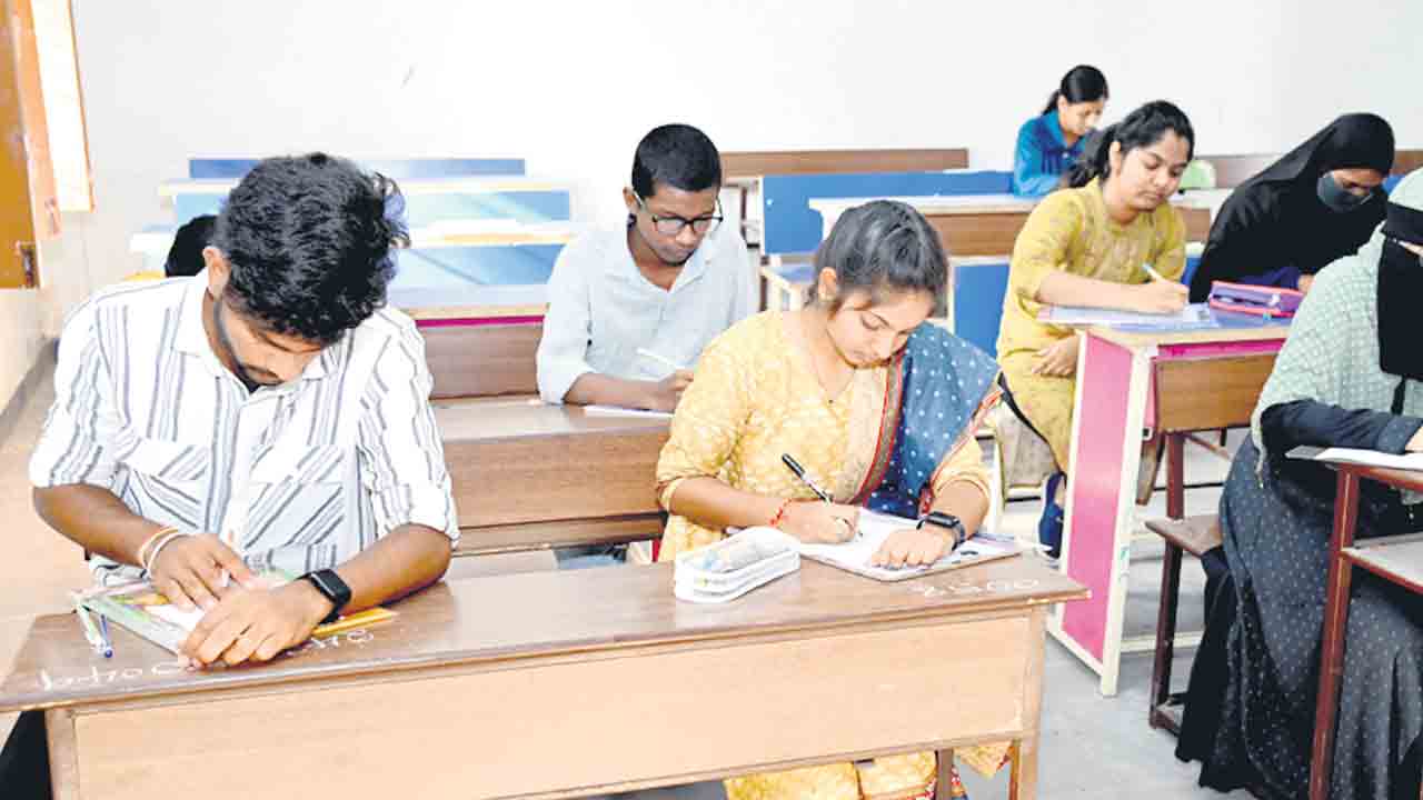 ఇంటర్ సెకండియర్ పరీక్షలు షురూ