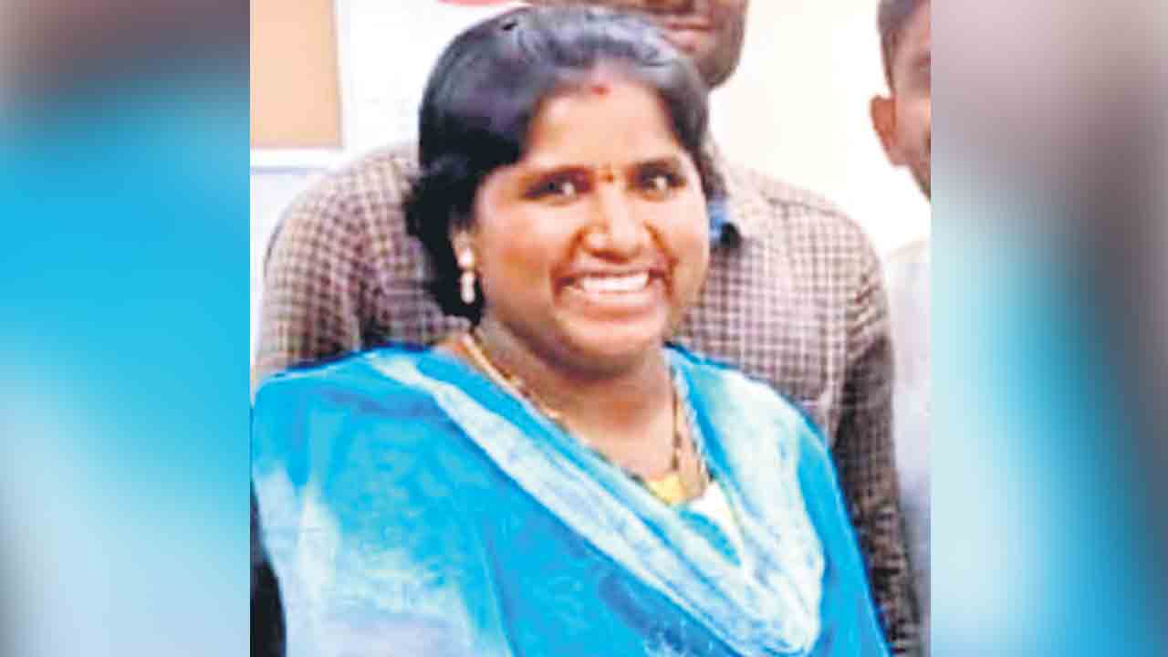 అనుమానాస్పద స్థితిలో యువతి మృతి