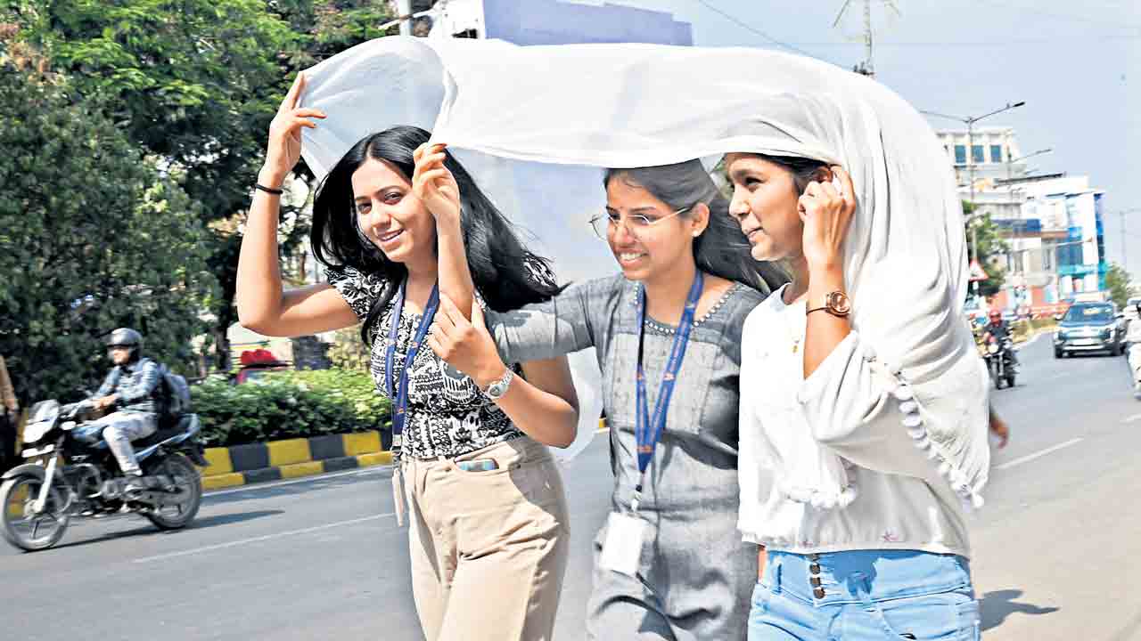 మండే ఎండకు..దుపట్టా గొడుగు