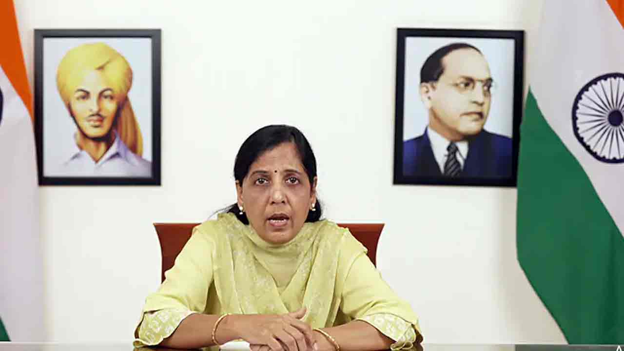 Sunita Kejriwal: కేజ్రీవాల్ ఆరోగ్యం క్షీణిస్తోంది: సునితా కేజ్రీవాల్‌