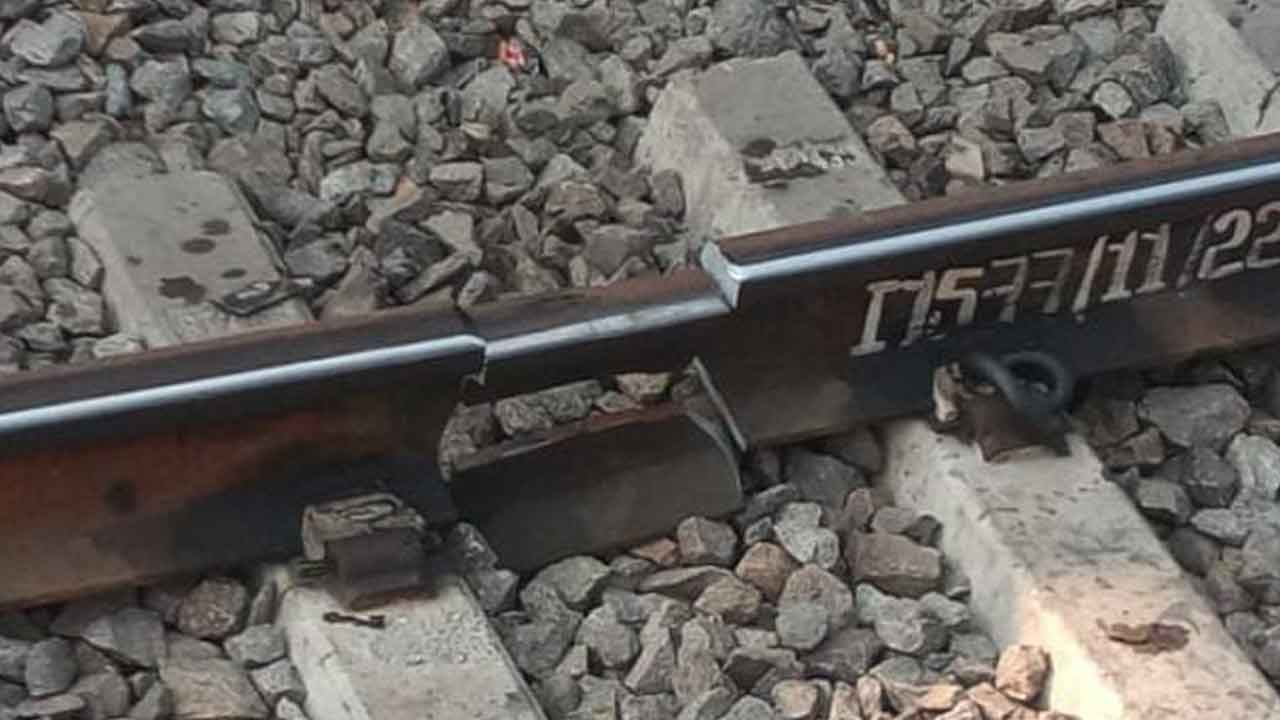 Krishna Express | విరిగిన రైలు పట్టా.. కృష్ణా ఎక్స్ ప్రెస్‌కు తప్పిన పెను ప్రమాదం