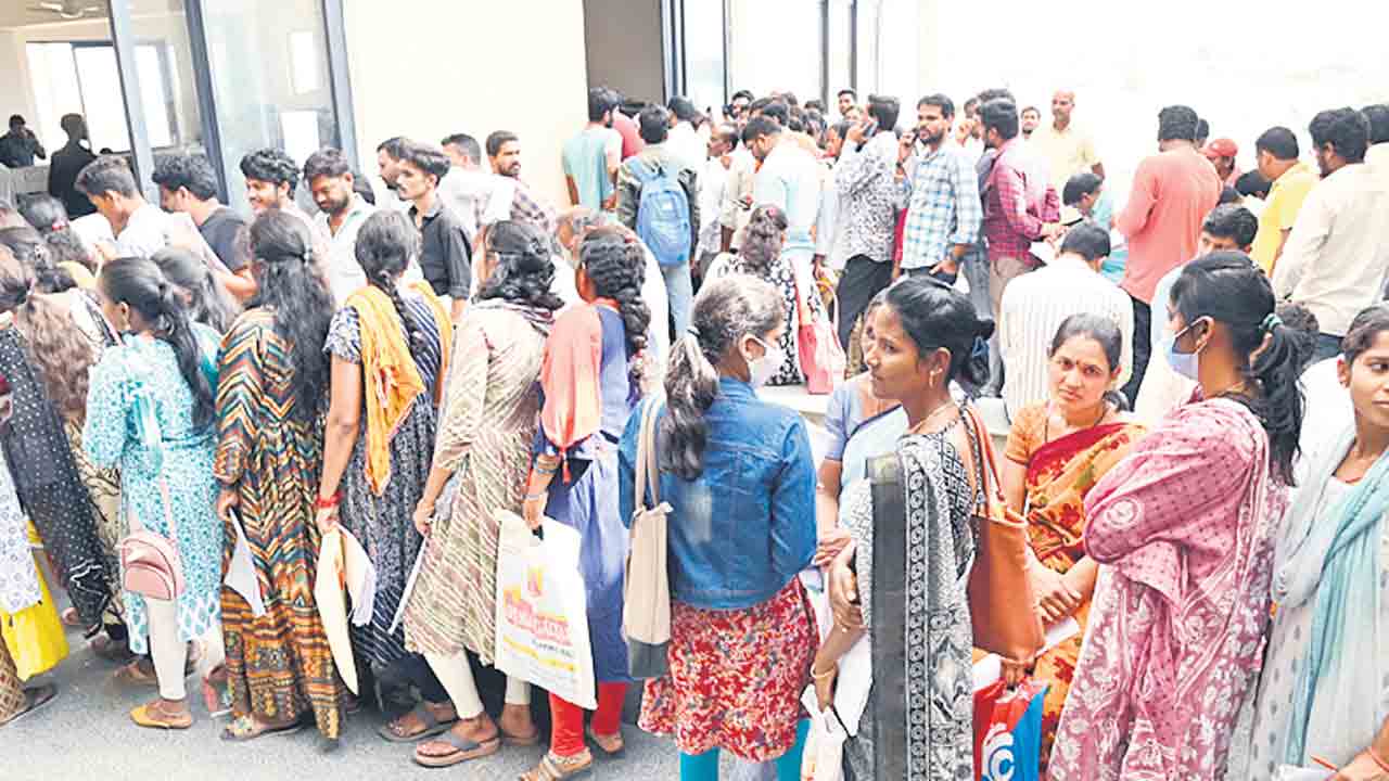 పోస్టులు 26.. దరఖాస్తులు 1747