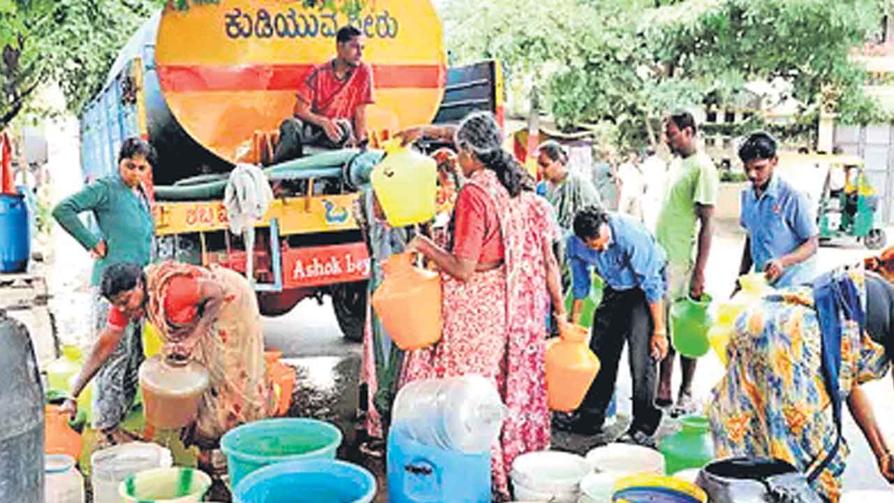 Karnataka | బెంగుళూరులో తాగునీటి సంక్షోభం.. ప్రభుత్వ ఆధీనంలోకి ప్రైవేట్‌ ట్యాంకర్లు