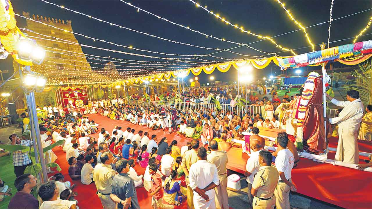 Yadagiri Gutta | నయనానందకరం ఎదుర్కోలు సంబురం.. నేడు రాత్రి 8:45 గంటలకు యాదగిరీశుడి కల్యాణోత్సవం