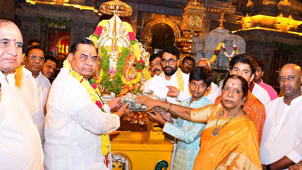 Donation | యాదగిరిగుట్టలో తాత్కాలిక షెడ్డు నిర్మాణానికి రూ.11 లక్షల విరాళం అందజేసిన మండలి ప్రోటెం చైర్మన్‌