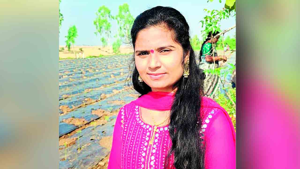 కాంగ్రెస్‌ నేత కొడుకు వేధింపులు.. యువతి ఆత్మహత్య