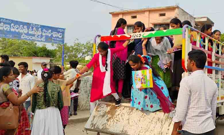 Kodangal | సీఎం రేవంత్ సొంత నియోజ‌క‌వ‌ర్గంలో 10వ త‌ర‌గ‌తి విద్యార్థినుల‌కు త‌ప్ప‌ని తిప్ప‌లు