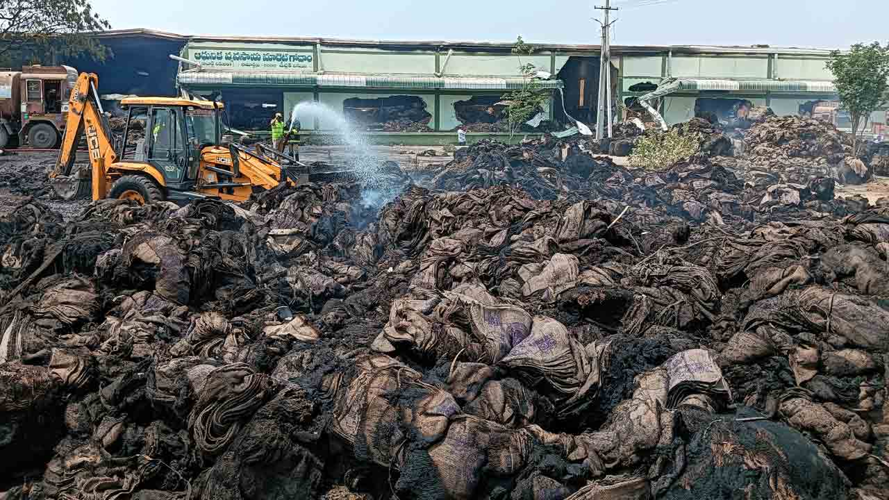 అగ్నిప్రమాదంపై వీడని మిస్టరీ