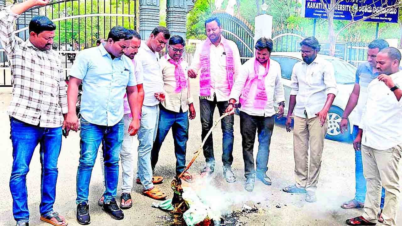 కడియం వెంటనే రాజీనామా చేయాలి
