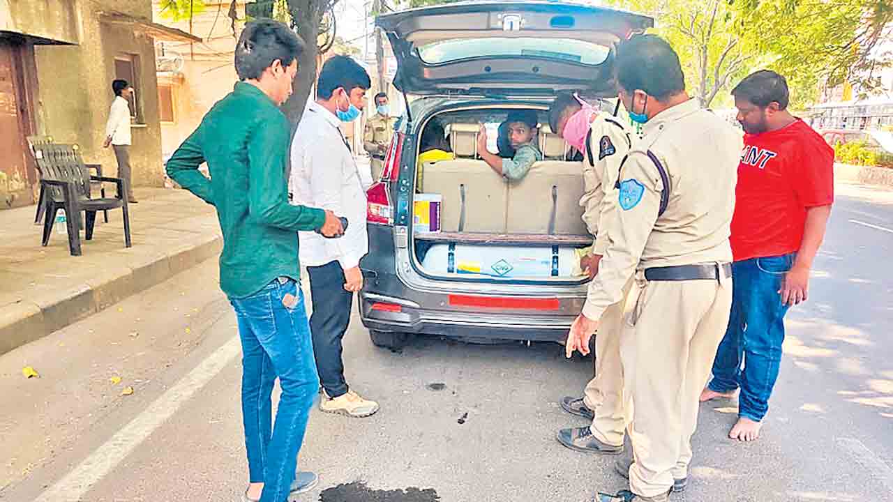 విస్తృతంగా తనిఖీలు