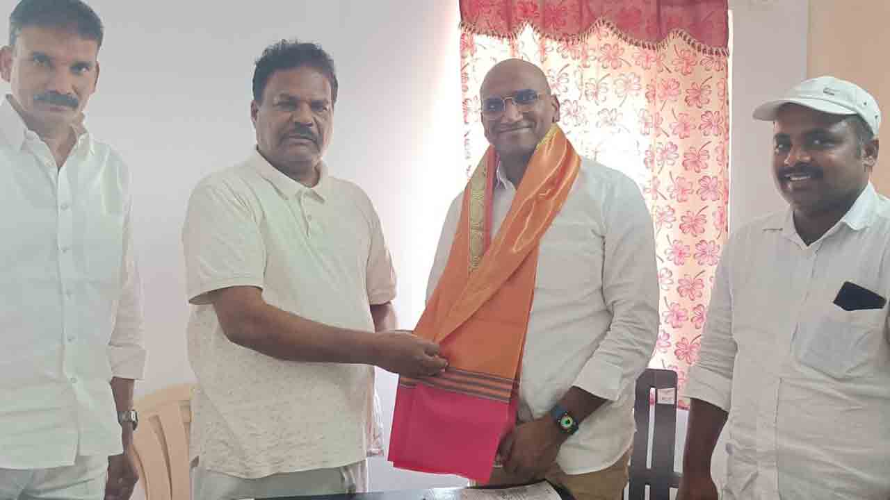 మాజీ ఎమ్మెల్యేను కలిసిన ఆర్‌ఎస్‌పీ