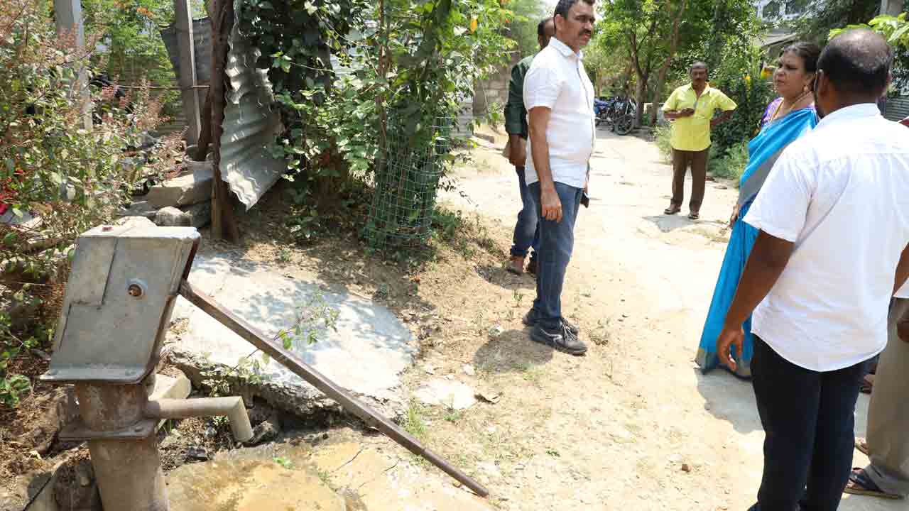 ఊరంతా ఒకటే చేతిపంపు