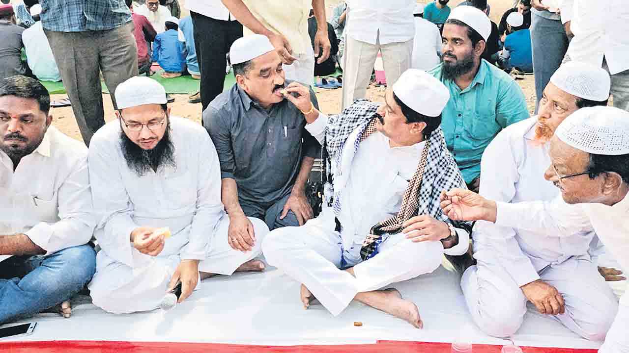 కాంగ్రెస్‌, బీజేపీ ఒక్కటే..