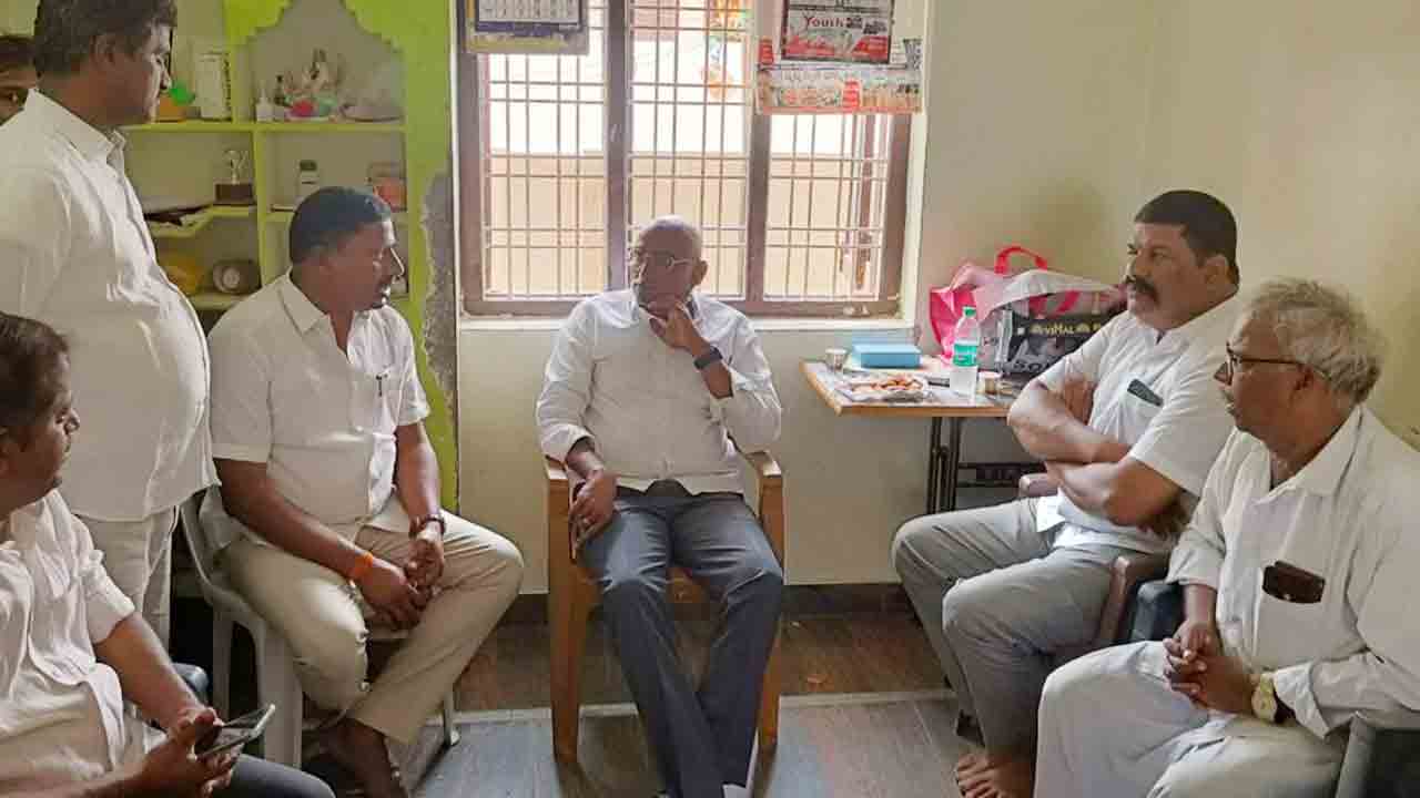 కలిసికట్టుగా పనిచేయాలి