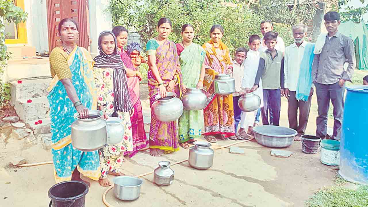 ఇందిరమ్మ కాలనీలో దాహం.. దాహం