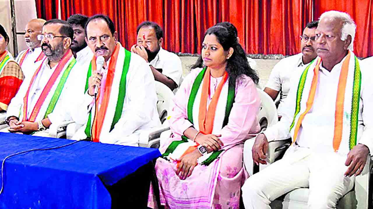 కావ్యపై వ్యతిరేకత వాస్తవమే