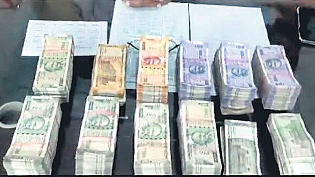 నగరంలో పోలీసు తనిఖీలు