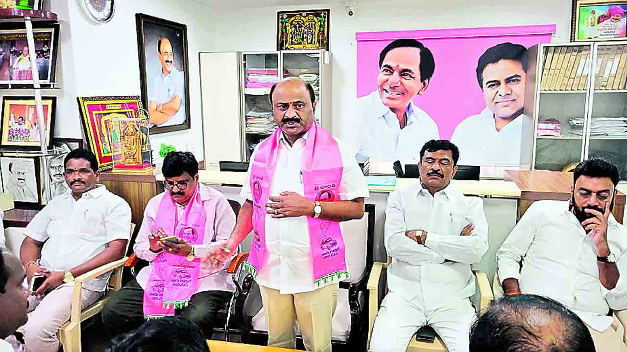 నయవంచకులకు బుద్ధి చెప్పాలి