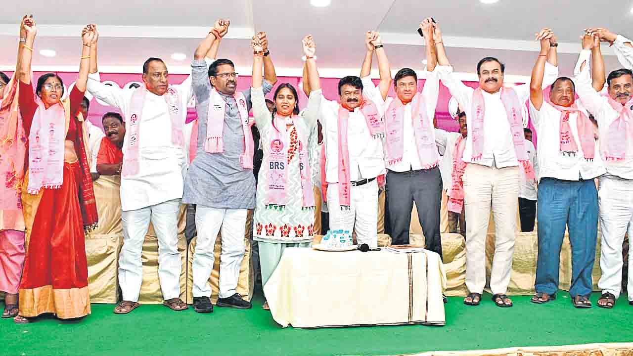 కాంగ్రెస్, బీజేపీ.. దొందు దొందే