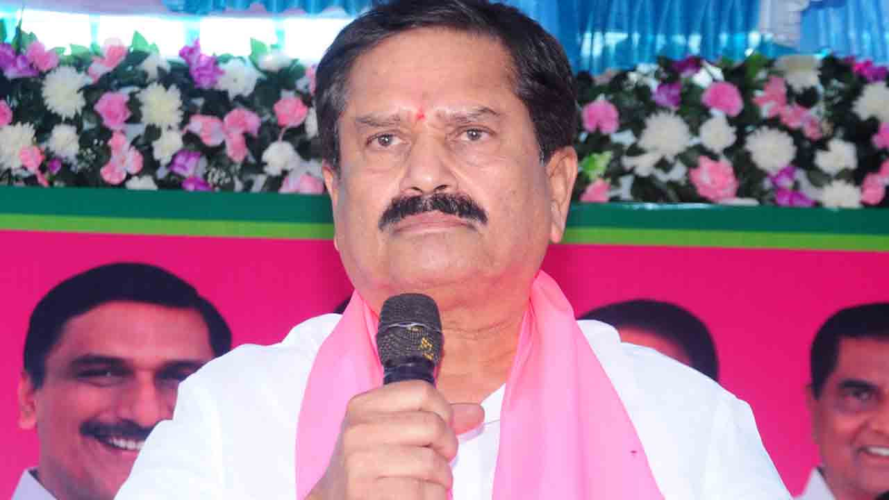 మోసపూరిత హామీలతో అధికారంలోకి.. : ఎంపీ మన్నె