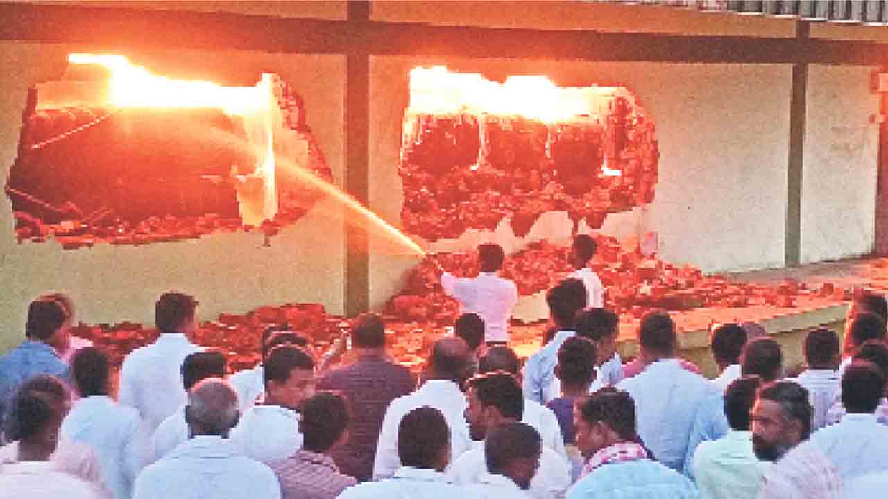 ఎగిసిపడిన మంటలు