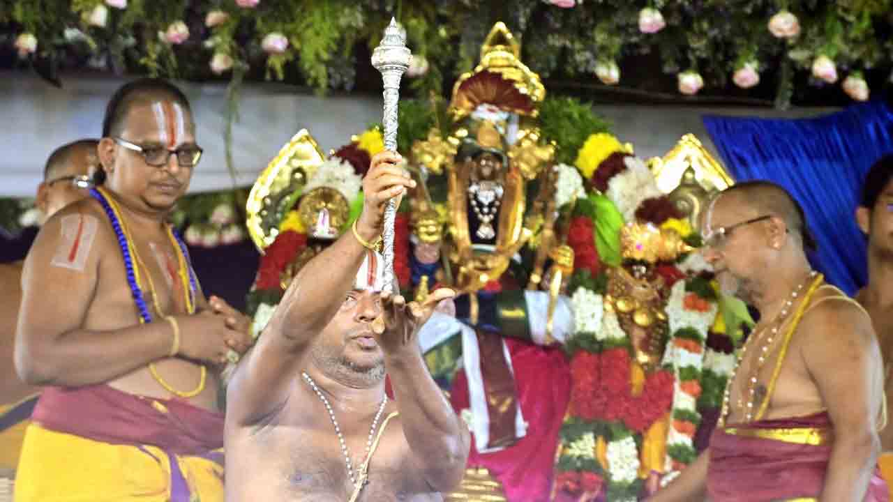 రాజాధిరాజ..