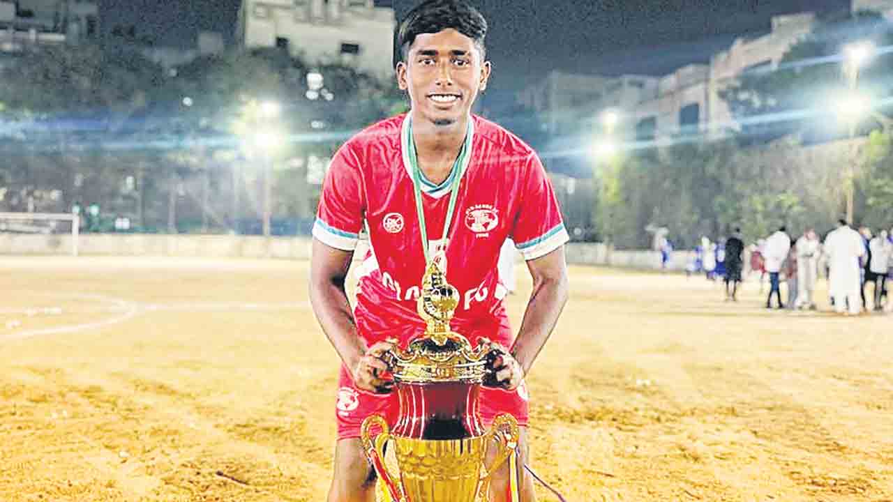 ఫుట్‌బాల్‌ అండర్‌-20 టీం కెప్టెన్‌గా సిద్దిపేట వాసి
