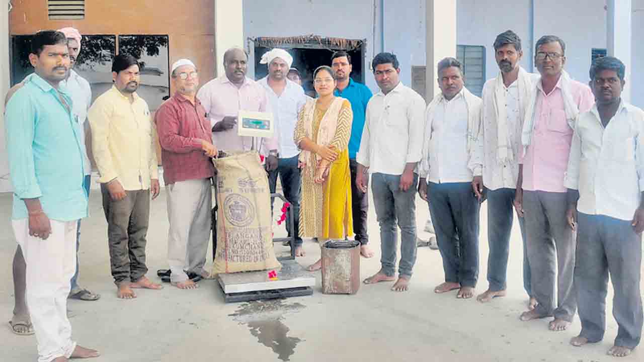 ధాన్యం కొనుగోలు కేంద్రాలు ప్రారంభం